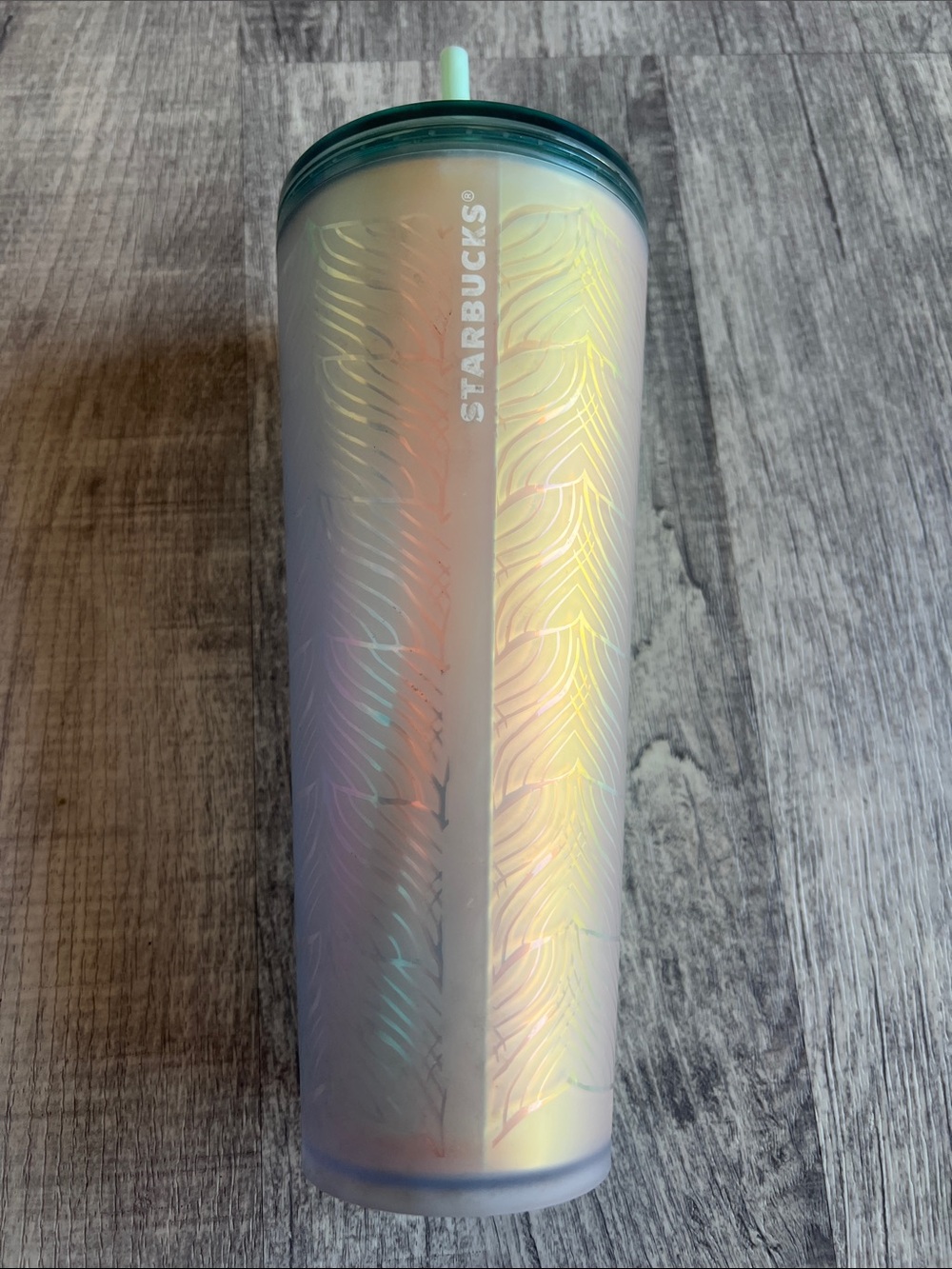 New Starbucks 2021 Iridescent Pearl Mermaid Tail Feather Tumbler 24oz Venti